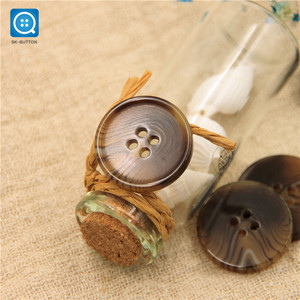 32L 4 lỗ lớn màu nâu thời trang nam may nhựa may phù hợp với tùy chỉnh Polyester nút nhựa cho áo khoác - Product Image 6