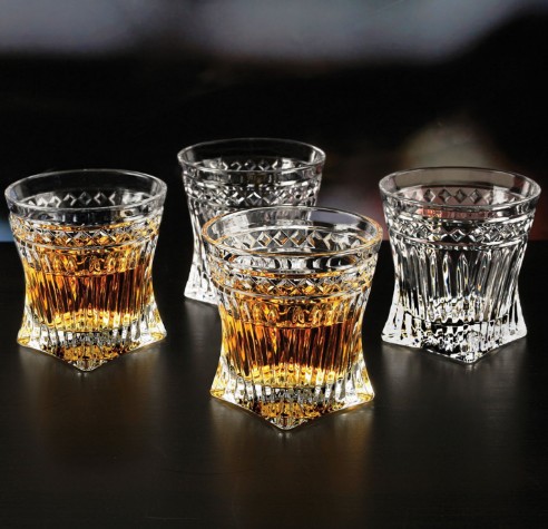 Whiskey Glass Decanter Entertainment Set of 5 one Liquor Dispenser Beverage Bottle with Square Stopper and 4 Glass