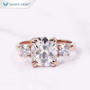 Anillo de Oro Rosa de 14k/18k Personalizado Tianyu, Anillo de Compromiso con Moissanita Corte OMC de 8*9 para Mujer - Product Image 1