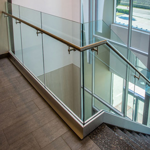 Rampe d'escalier en verre sans cadre en forme de <span class=keywords><strong>U</strong></span> en aluminium pour intérieur - Product Image 2