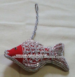 Adorno Navideño Decorativo de Pescado Bordado para Colgar - Product Image 1