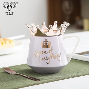Personnalisé personnalisé impression logo or gros tasses à café en céramique avec couvercle de couronne