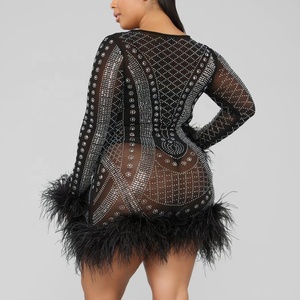 Abito Casual <span class=keywords><strong>Nero</strong></span> <span class=keywords><strong>con</strong></span> Otto Maniche Decorate <span class=keywords><strong>con</strong></span> <span class=keywords><strong>Piume</strong></span> e Strass 2019 - Product Image 4