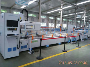 Husillo HSD de 4 ejes, centro de mecanizado cnc para trabajos de perforación y fresado de perfiles de aluminio - Product Image 4