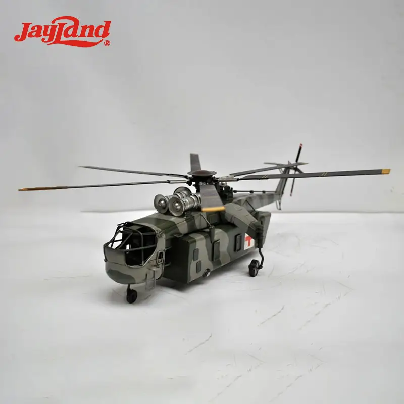 Vintage handgemaakte iron art geëmuleerd de model van gewapende combat helicopter