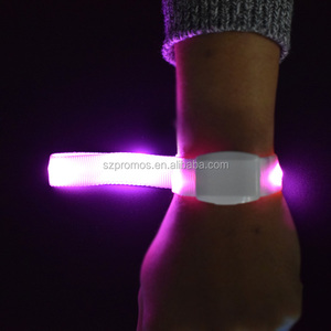 Bluetooth controllato LED vibrante braccialetto elegante Vintage moderno Design semplice caratteristica staccabile per bomboniere - Product Image 1