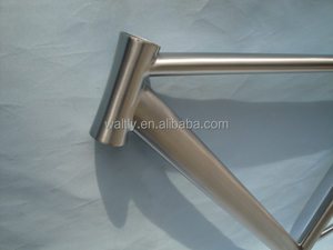 Рама для дорожного велосипеда из титана со встроенным постом сиденья - Product Image 3