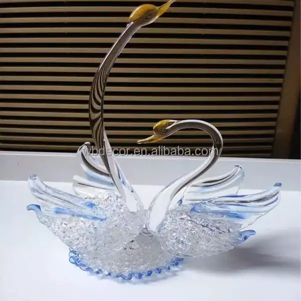 Figura de cisne de amor de cristal azul claro para regalo de boda