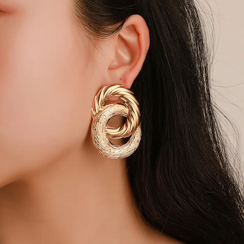 Boucles d'oreilles torsadées en cercle européen, pour femmes, échantillon gratuit, gros clous à 8 chiffres
