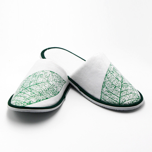 Pantuflas Desechables Blancas de Felpa para Hombre de Hotel Ecoway, No Abiertas, Económicas - Product Image 2