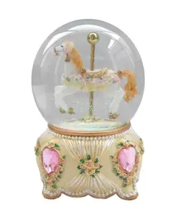 水地球儀ポリレジンChristmas Musical Carousel Horse 100MM Snow Globe Water BallでPolyresin (Brown)