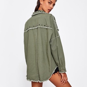 <span class=keywords><strong>Camicia</strong></span> <span class=keywords><strong>di</strong></span> <span class=keywords><strong>Jeans</strong></span> <span class=keywords><strong>Oversize</strong></span> Verde con Design a Borchie e Orlo Sfrangiato per Donna - Product Image 2