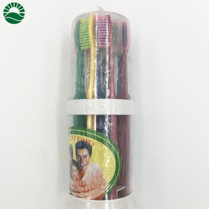 ORALIENT FAMILY 12 brosses à dents à poils durs en boîte plastique ronde, emballage familial - Product Image 1