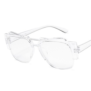 <span class=keywords><strong>Gafas</strong></span> <span class=keywords><strong>de</strong></span> <span class=keywords><strong>Sol</strong></span> <span class=keywords><strong>de</strong></span> Moda para <span class=keywords><strong>Mujer</strong></span> 2022, Montura <span class=keywords><strong>de</strong></span> Corazón Extra Grande, Logotipo Personalizado, Compra al por Mayor OEM, Lentes Ópticas Degradadas, Montura <span class=keywords><strong>de</strong></span> PC, Lentes Acrílicas - Product Image 5