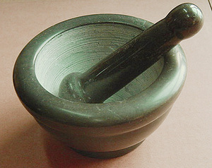 Pillette en Pierre Naturelle Écologique pour Usage Domestique, pour Herbes, Épices, Préparation de Farce pour Raviolis, Pâte d'Ail, et comme Outil de Cuisson Artisanal - Product Image 3