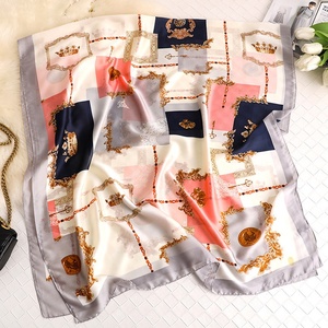 Commercio all'ingrosso basso prezzo Mix design <span class=keywords><strong>di</strong></span> servizio Infinity formato pellicola <span class=keywords><strong>di</strong></span> seta stile stampato scialli sciarpa <span class=keywords><strong>di</strong></span> seta <span class=keywords><strong>di</strong></span> <span class=keywords><strong>marca</strong></span> - Product Image 3