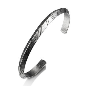 Brazalete abierto de acero inoxidable con espiral grabado Simple a la moda para hombre y mujer - Product Image 1