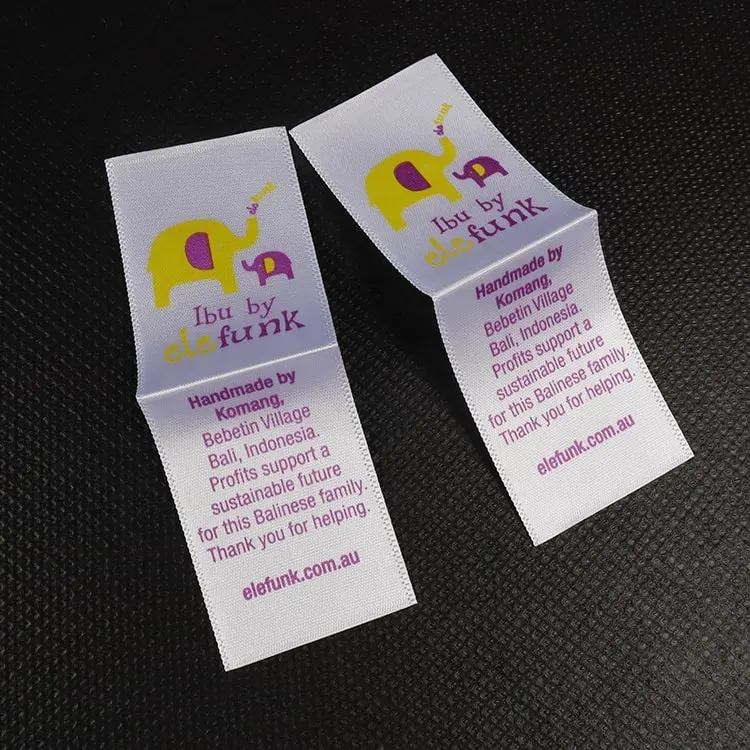 Label Label Perawatan Satin Lipat Pusat Kain Poliester Cetak Sublimasi Kustom Label untuk Pakaian Anak-anak