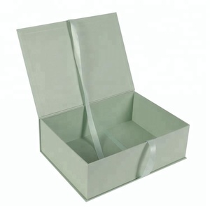 Scatola Magnetica in Lino Personalizzata per Parrucche, Inviti di Nozze e Confezioni Regalo Fotografiche - Product Image 1