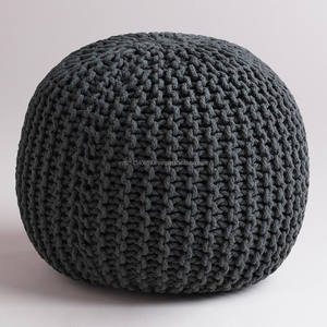Pouf tricoté couleur anthracite - Product Image 1