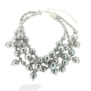 Collar de Perlas de Tres Capas, Diseño de Collar de Perlas Grandes, Joyería de Perlas Grises, Rosas y Negras - Product Image 2