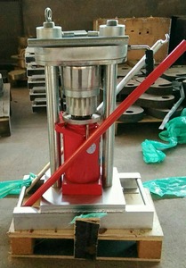 Fabricant d'usine maison petite mini machine de <span class=keywords><strong>moulin</strong></span> de presse à froid d'<span class=keywords><strong>huile</strong></span> de lin - Product Image 4