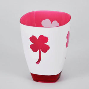 Vaisselle en plastique colorée d'enfants avec le modèle de trèfle - Product Image 6