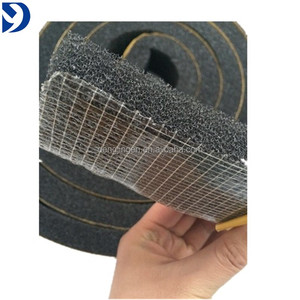 Rouleau de mousse adhésive réticulée pour l'étanchéité et la ventilation des fentes de toit - Product Image 4