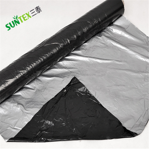 Films plastiques agricoles noirs de 30 microns avec trous, rouleaux de film de couverture agricole <span class=keywords><strong>en</strong></span> LDPE - Product Image 2