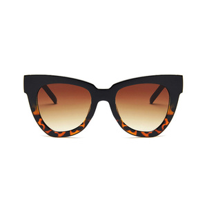 13234 Superhot <span class=keywords><strong>gafas</strong></span> <span class=keywords><strong>de</strong></span> moda <span class=keywords><strong>de</strong></span> las mujeres <span class=keywords><strong>de</strong></span> la <span class=keywords><strong>marca</strong></span> diseñador <span class=keywords><strong>gafas</strong></span> <span class=keywords><strong>de</strong></span> <span class=keywords><strong>sol</strong></span> <span class=keywords><strong>de</strong></span> plástico barato <span class=keywords><strong>de</strong></span> tonos, 2019 <span class=keywords><strong>gafas</strong></span> <span class=keywords><strong>de</strong></span> <span class=keywords><strong>sol</strong></span> - Product Image 1