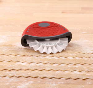 Set 4 in 1 per Preparazione Impasto Sostenibile, Tagliapizza con Manico in Plastica e Rotella Tagliapasta Gemark NSH8396 - Product Image 3