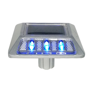 Sécurité routière IP68 étanche LED œil de chat avec réflecteur carré surélevé marqueur de chaussée goujon de route à énergie solaire - Product Image 5