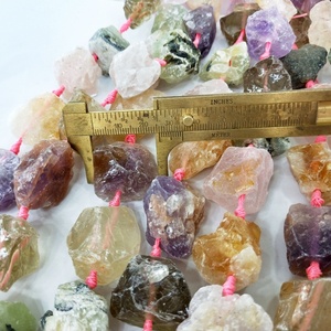 Raw <span class=keywords><strong>Nugget</strong></span> Multi-Size Loose Gem stone <span class=keywords><strong>Strand</strong></span> Large 15,5 ''Kristall quarz Chunky Stone Bead Nature's Mixed Rough Gem stone Strands - Product Image 3