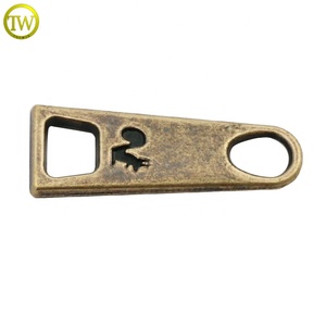 Logo gravé en laiton antirouille extracteur de fermeture à glissière en métal sacs de <span class=keywords><strong>botte</strong></span> fabrication d'extracteur de nom en métal - Product Image 3