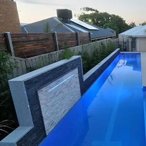 Características del agua de la piscina de la pared interior del Jardín