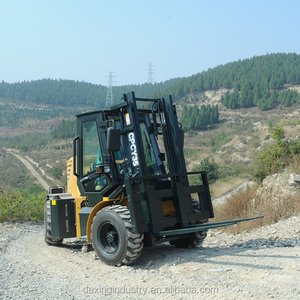 Nuovo Carrello Elevatore Articolato 4x4 Cinese per Tutti i Terreni in Vendita, Montante a 3 Stadi/ Traslatore Laterale/ Pneumatici Fuoristrada - Product Image 2
