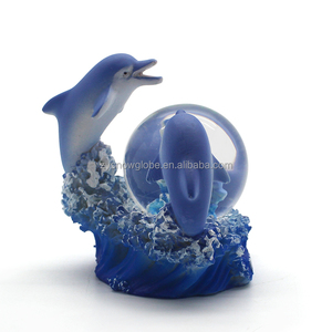 Nuovo Design Globo di Neve con Delfino in Resina e Glitter - Product Image 6