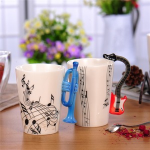 Guitare acoustique créative <span class=keywords><strong>Musique</strong></span> Tasse en porcelaine Tasse à café en céramique pour guitare Tasse à thé en porcelaine OEM - Product Image 2