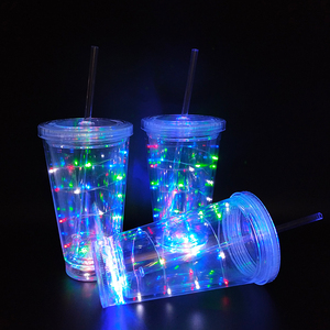 Vaso de Plástico de Doble Pared con Diseño Personalizado para Fiestas, con Luces LED, Tapa y Pajita - Product Image 3