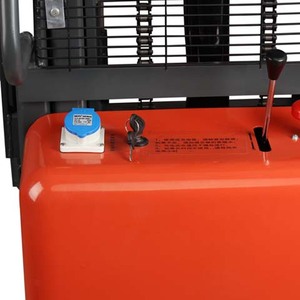 Carretilla elevadora semi eléctrica 1T/1,5 T/<span class=keywords><strong>2T</strong></span>, apilador, oferta directa, elevador de horquilla, a la venta, herramientas y equipos de elevación en <span class=keywords><strong>China</strong></span> - Product Image 3