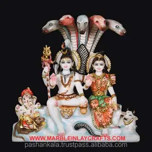 Exklusive indische Marmor Shiva Parivar Statue, weiße Shankar Parvati Idole mit Shenshnag