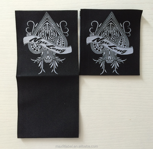 Trang Phục Gấp Đầu Cắt Thẳng Logo Thương Hiệu Riêng Bộ Quần Áo Cổ Vải 100% Polyester Nhãn Quần Áo Nhãn Dệt - Product Image 3