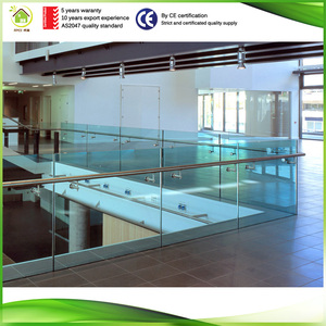 Renouveler l'intérieur et l'extérieur de la villa, y compris le balcon avec panneaux de <span class=keywords><strong>verre</strong></span>, garde-corps <span class=keywords><strong>en</strong></span> acier inoxydable et design contemporain. - Product Image 3
