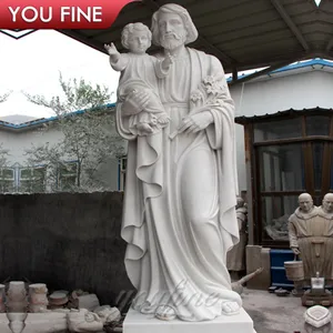 Scultura famosa all'aperto della statua di marmo della chiesa cattolica di Joseph e del bambino gesù