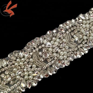 ชุดแต่งงานประดับมุกและพลอยเทียมใสสำหรับเจ้าสาว - Product Image 2