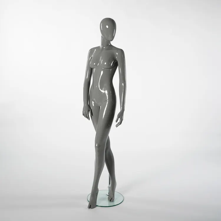 Maniquíes de cuerpo completo de pie personalizables en fibra de vidrio blanca con poses ajustables para presentaciones visuales en tiendas de ropa