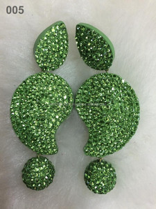 Pendientes de Aro Elegantes y Modernos con Cristales de Estrás, el Accesorio Perfecto para Mujeres, Regalo para Bodas, Fiestas y Compromisos - Product Image 2