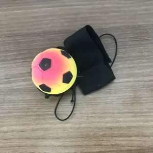 Özelleştirilmiş kauçuk yoyo topu bumerang oyuncak dize promosyon futbol topu şekilli yüksek sıçrayan lastik top oyuncaklar