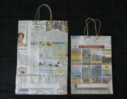 Bolsas de papel impresas con logotipo personalizado, con pegatinas en relieve para promociones y eventos disponibles en tamaño 10*7*3 pulgadas - Product Image 6