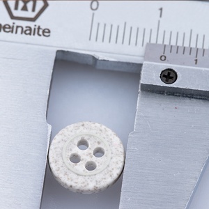 Có Thể Tái Chế Buộc Nhựa Nút Tùy Chỉnh Bốn Lỗ Nhỏ Nút Cho Áo Sơ Mi - Product Image 6